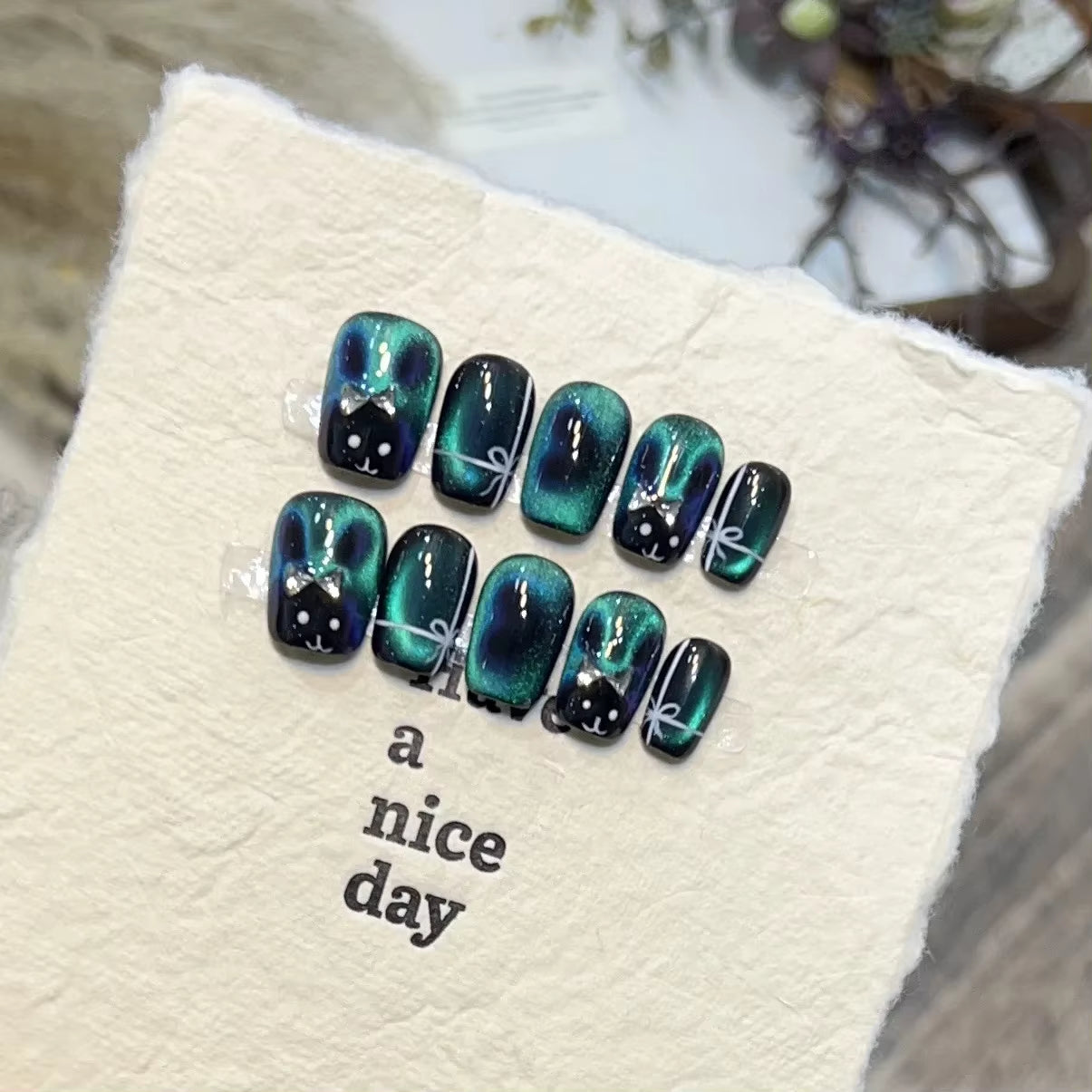 10Pcs Black Handmade Press on Nails Short round Head Cat Eye Design Full Cover Fake Nails Artificial Wearable Manicure Nail Tips